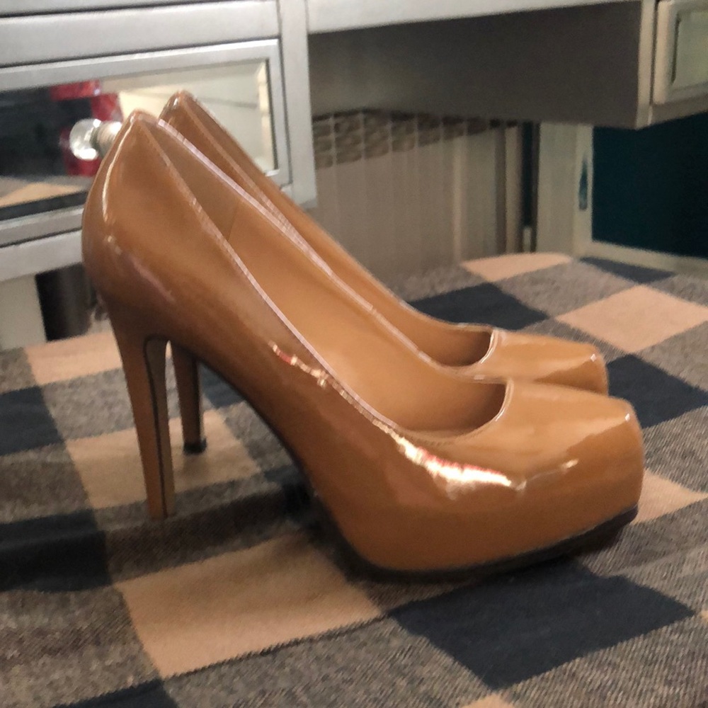 Steve Madden Tan pumps in great condition. Size 7